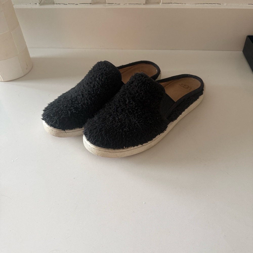 UGG Luci furry Black Fuzzy Slip-On mules 8